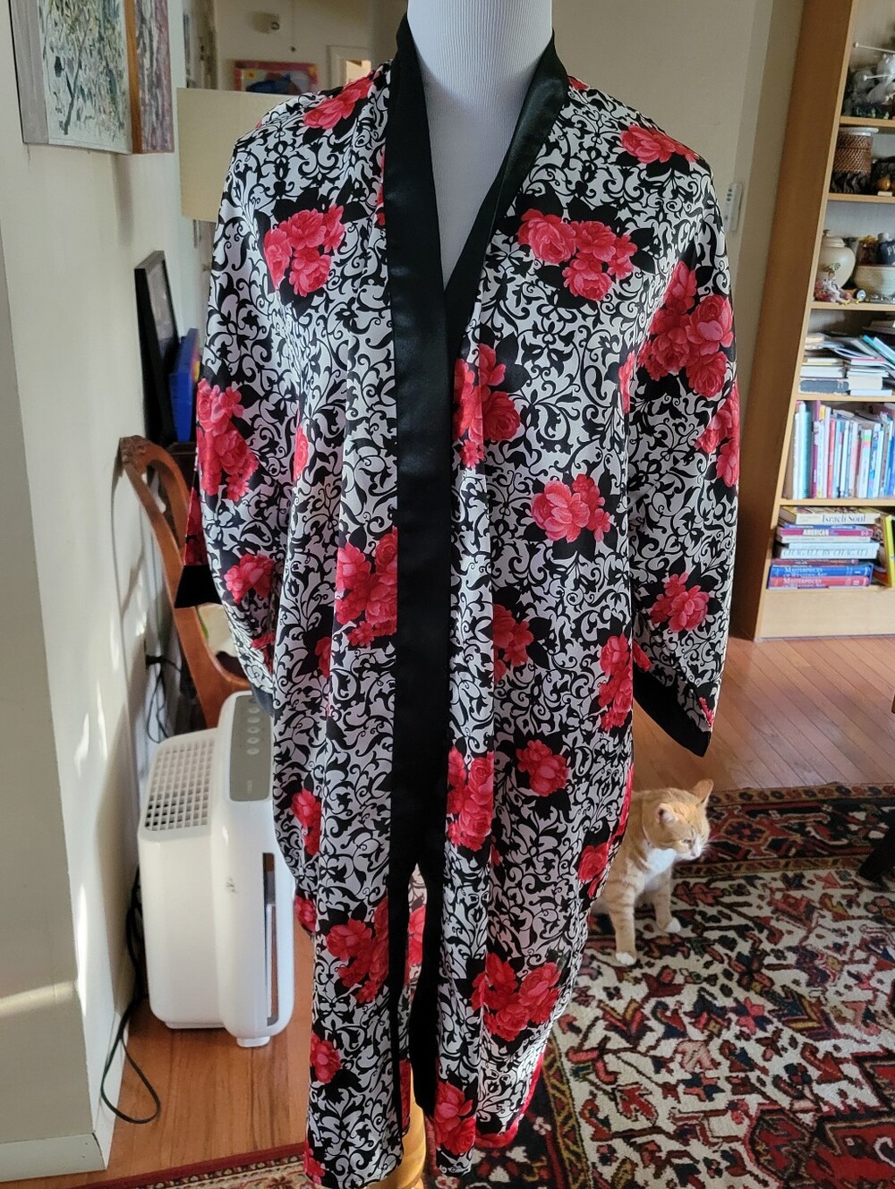 Vintage Made In Hong Kong Patterned Robe - Picture 4 of 7